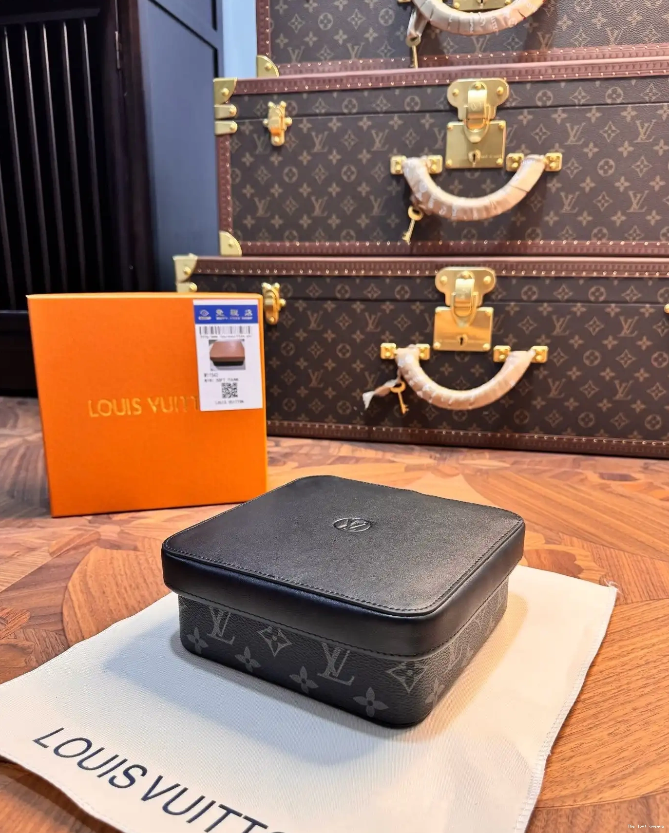 SQUARE BLACK LV BOX CUSTOM JEWELRY 0519
